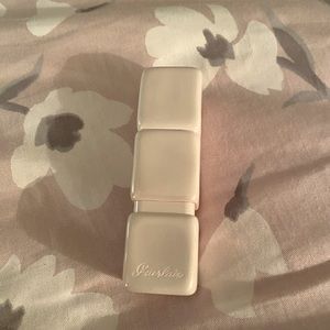 Guerlain kisskiss lovelove lipstick in Beige